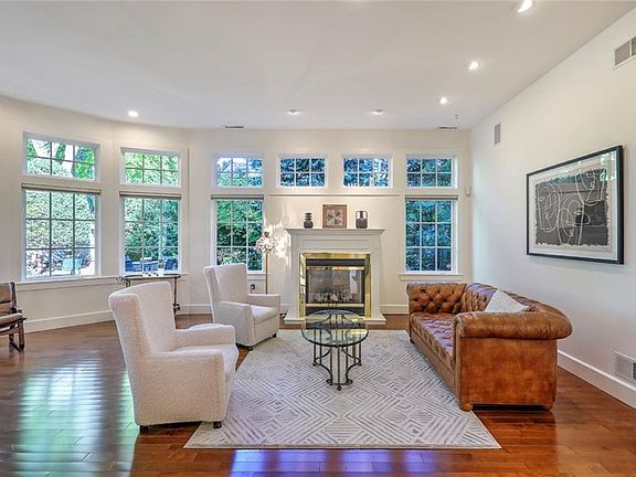 5th image of 36 Lincoln Ave