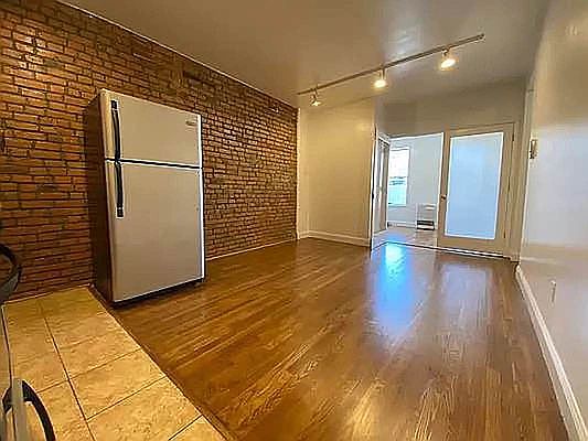 2nd image of 296 Ellery St #2A