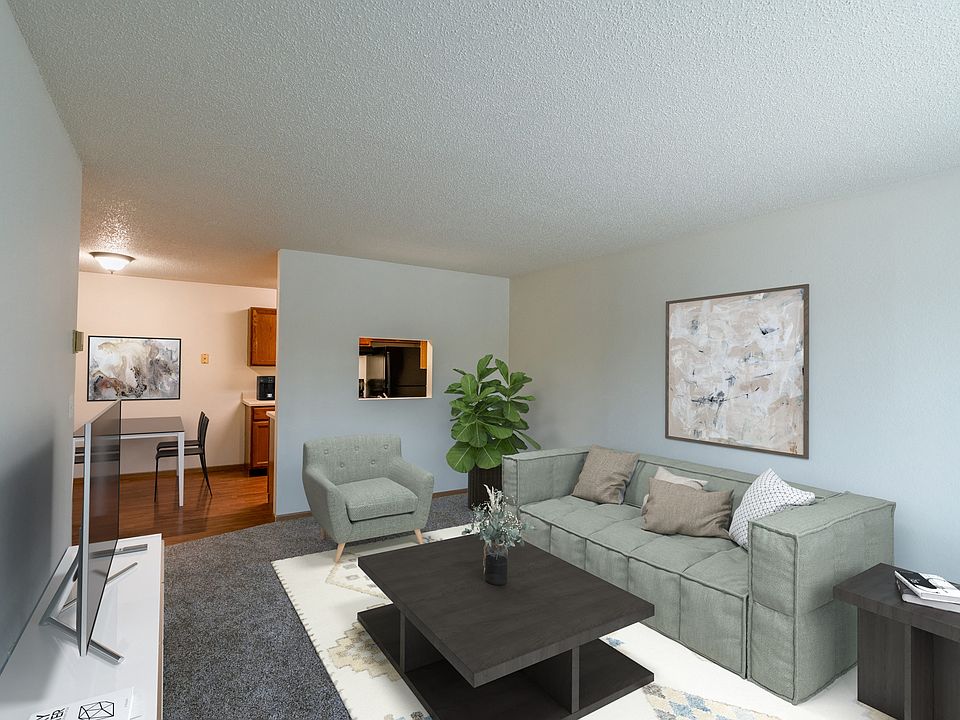Grand Forks, ND Southview Apartments | Living