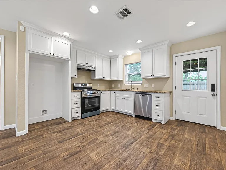 1708 Sycamore Ave — Photo 9