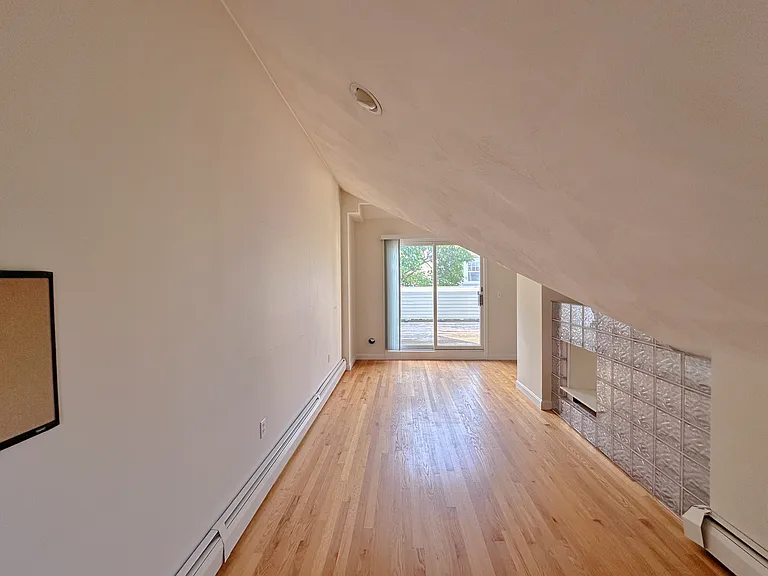 208 University Ave — Photo 21