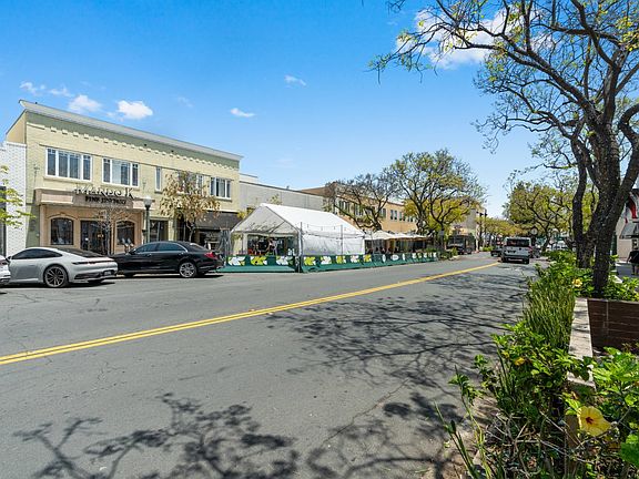 3rd image of 2266 Honolulu Ave