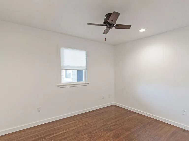 400 W Poplar St #D — Photo 16
