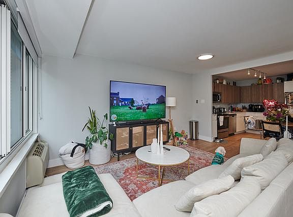 5th image of 211 E Ohio St APT 1219