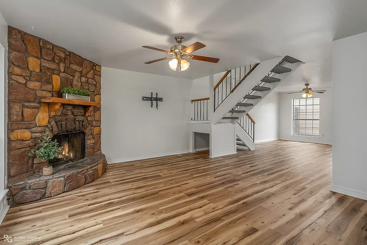 3 bed, 2.5 bath, 1656 sqft, $1,700 — Photo 3