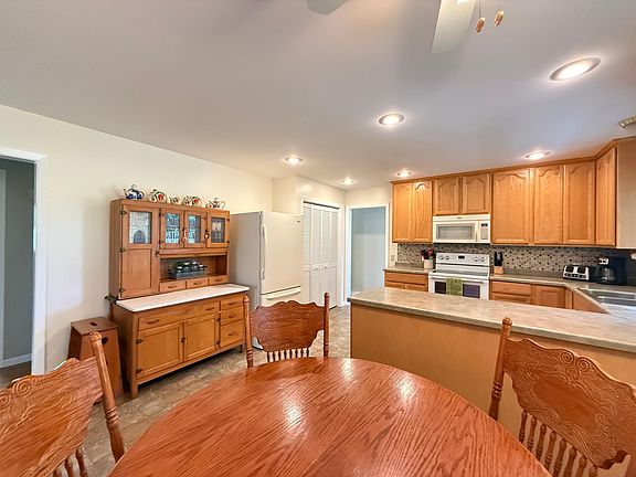 5th image of 202 3rd St