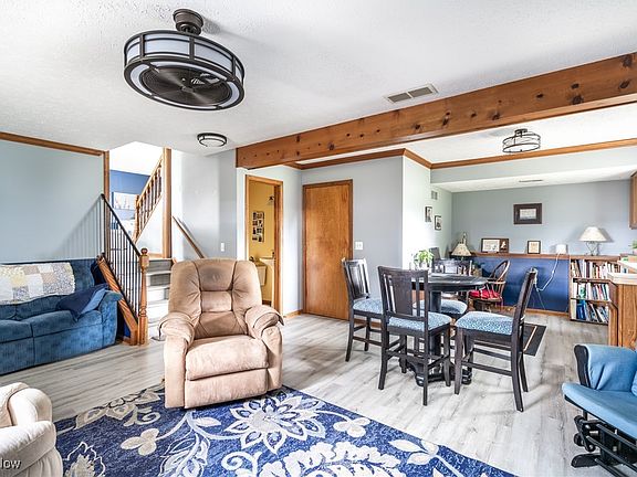 3rd image of 196 Loperwood Ln