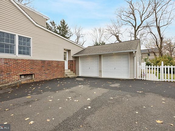 4th image of 219 W Moreland Ave