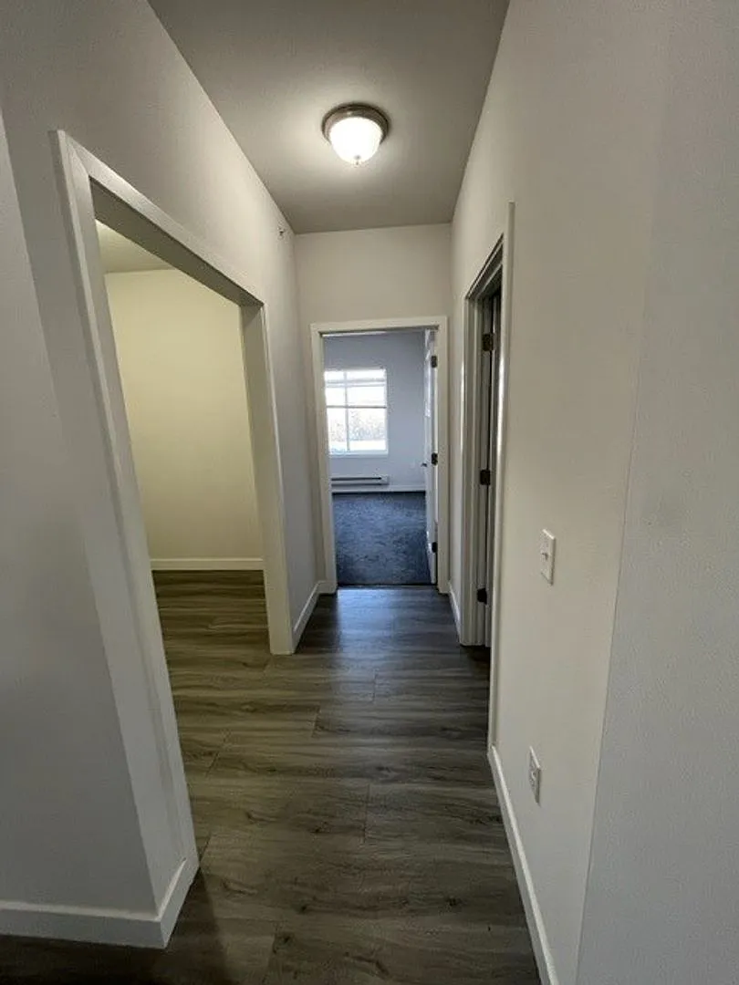 Cottage Grove Commons: 1400 N Windsor — Photo 4