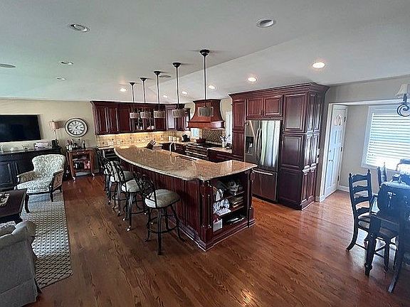 2nd image of 807 E Crabtree Dr