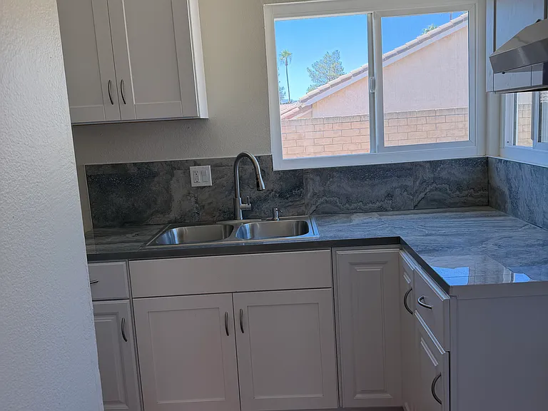 2960 W Jefferson St — Photo 5