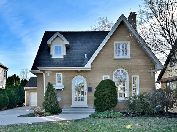 179 S Lawndale Ave, Elmhurst, IL 60126