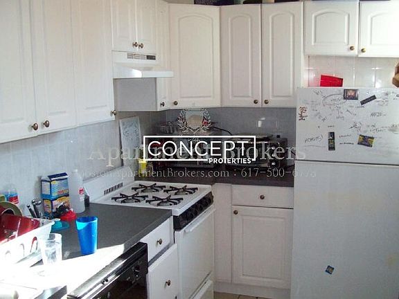 3rd image of 318 Saint Paul St #4CP