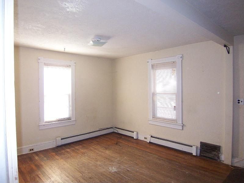 2nd image of 84 Lexington Ave
