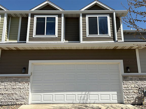 3rd image of 423 Spring Crest Ln