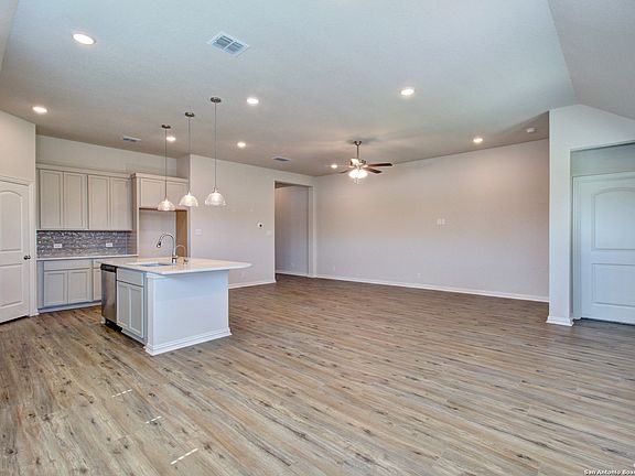 5th image of 13407 Valjean Avenue