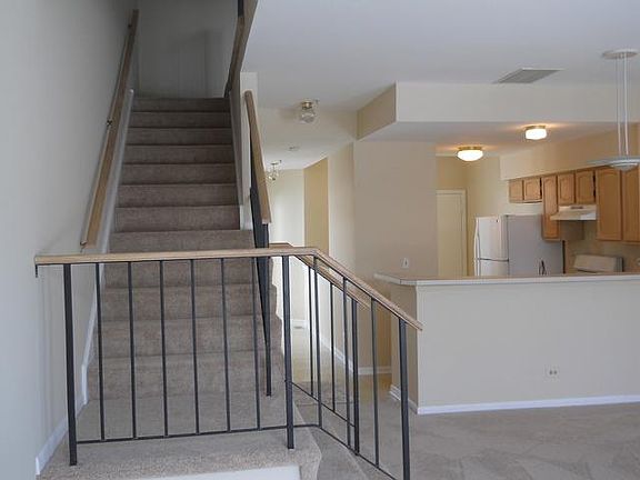 4th image of 1064 E Wilson Ave
