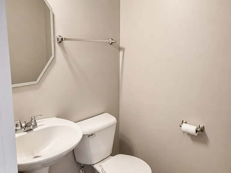 639 Florence St — Photo 4