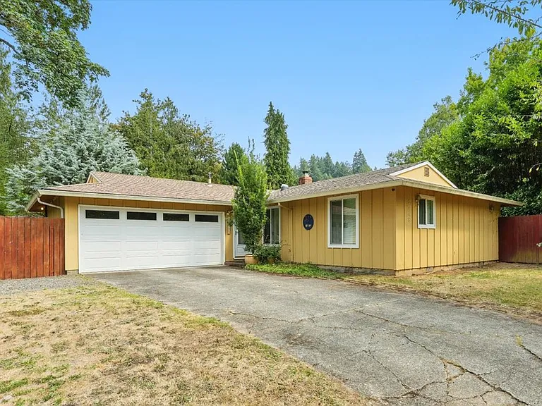 2448 Margery St — Photo 1
