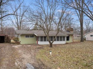 6124 S Shore Dr, Leo, IN 46765