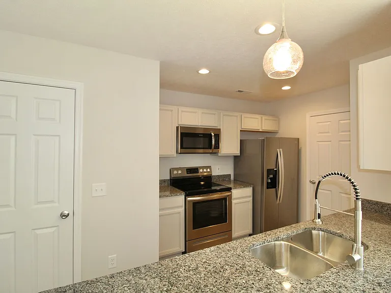 3015 Locust Grove Ct — Photo 8