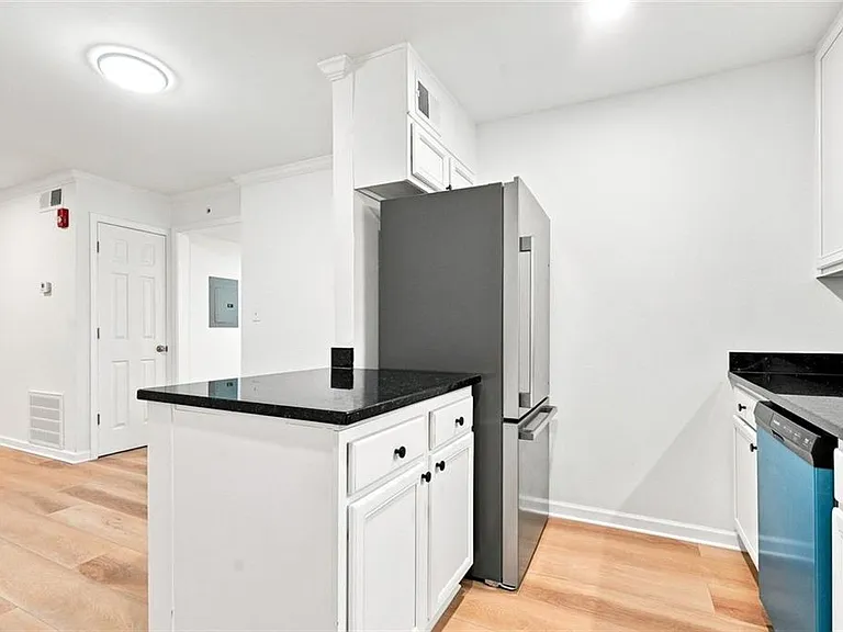 5095 Roswell Rd #203 — Photo 14