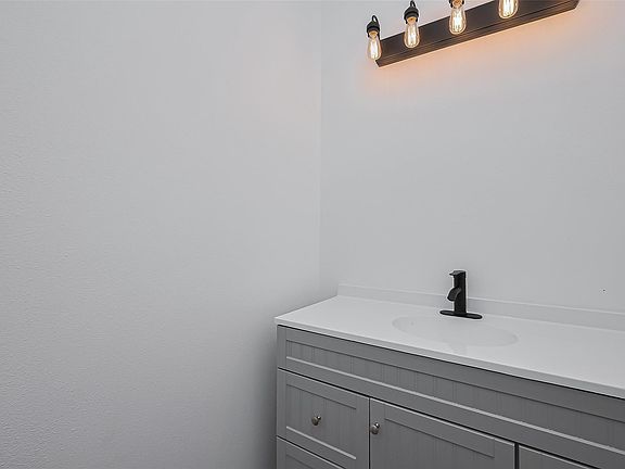 4th image of 9009 Hilda St