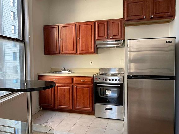 5th image of 220 Park Ave S #B6