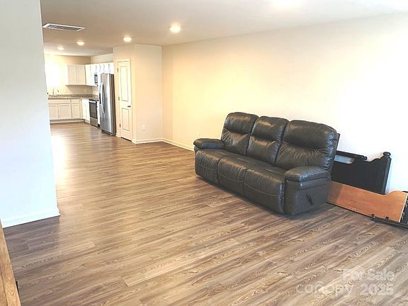 3rd image of 117 Villa Ln #9