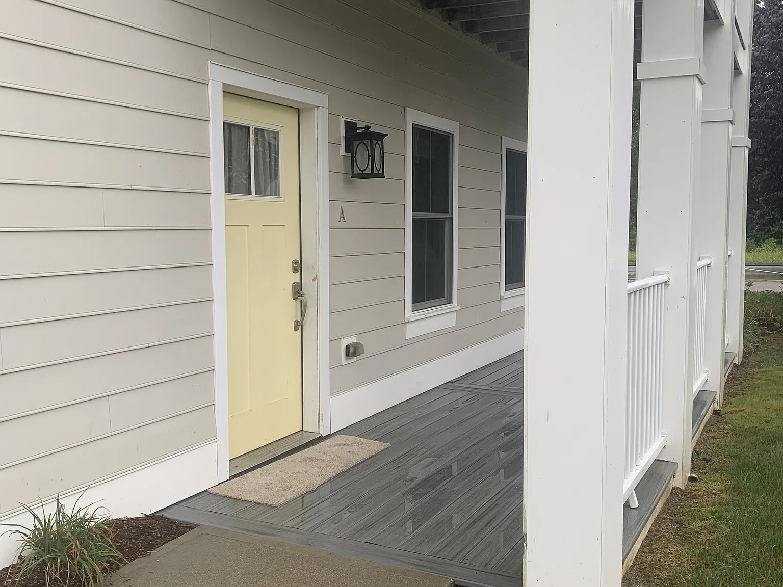 502 Edgewater Cir — Photo 2