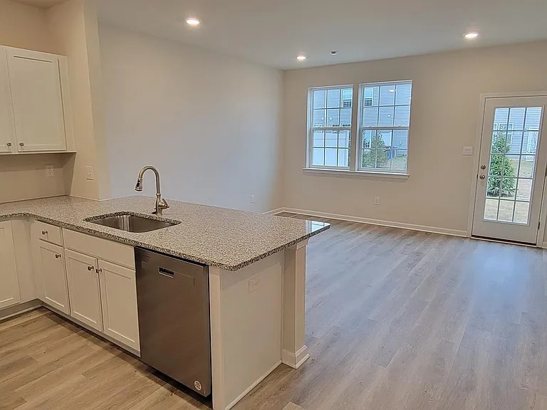 4 Elliot Ln — Photo 3