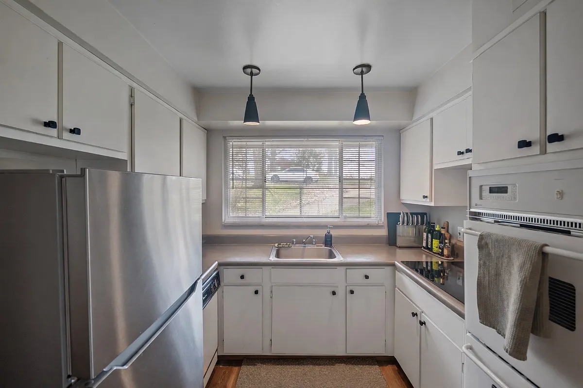 Building Photo - 152 Westward Ho Dr