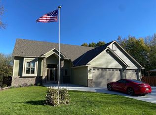 20881 Lake Ridge Dr, Prior Lake, MN 55372