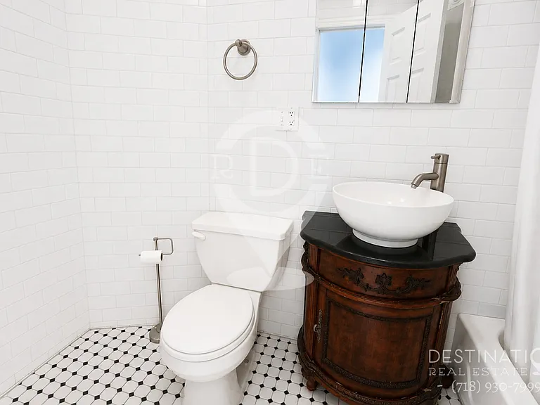 200 W 9th St #4R — Photo 6