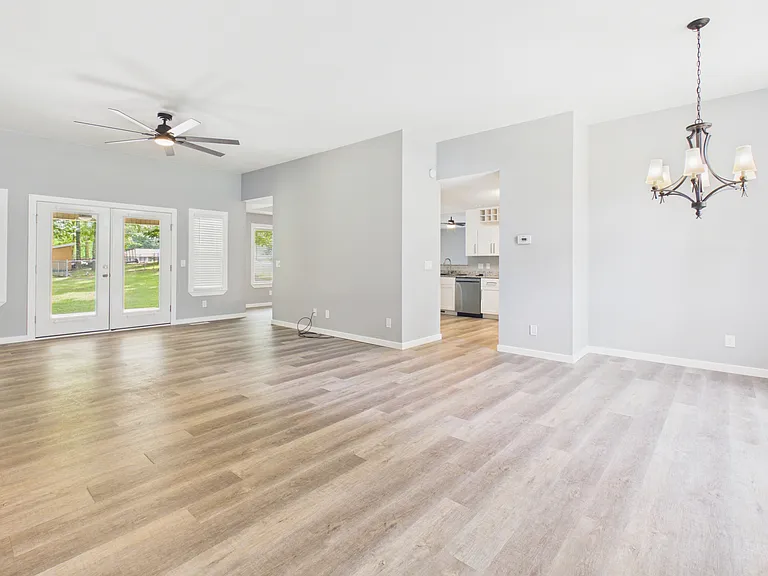 483 Baypoint Dr — Photo 5