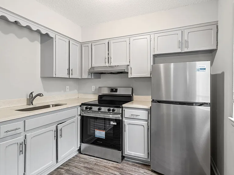 Redwood Village Townhomes — Photo 54