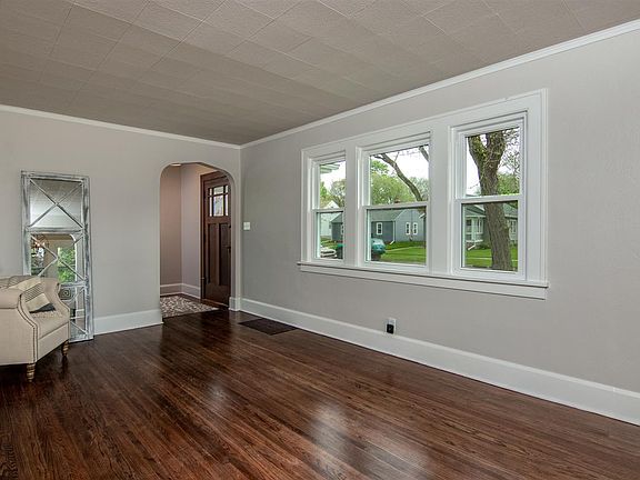 2nd image of 610 N Rockford Ave