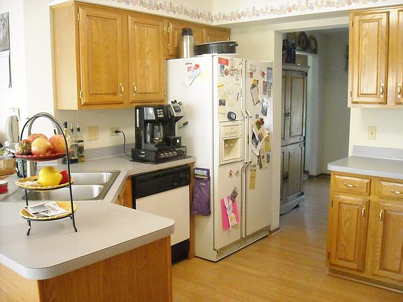 5th image of 505 Pinecreek Dr