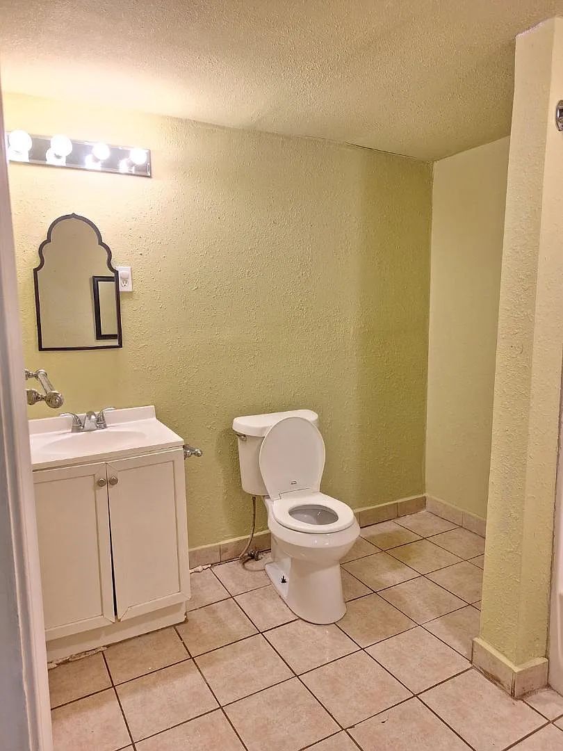 111 W Dunnam St - 1 — Photo 3