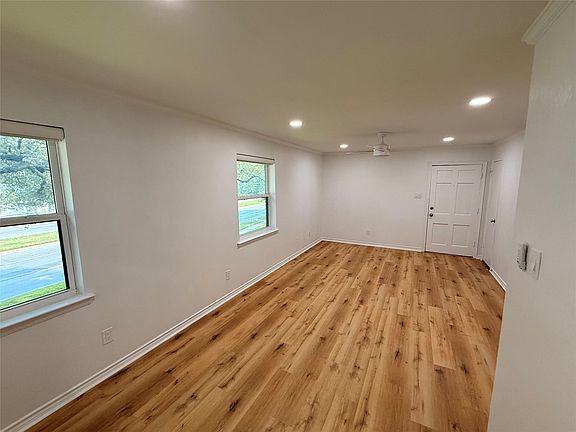 4th image of 3933 Inwood Rd APT 2023