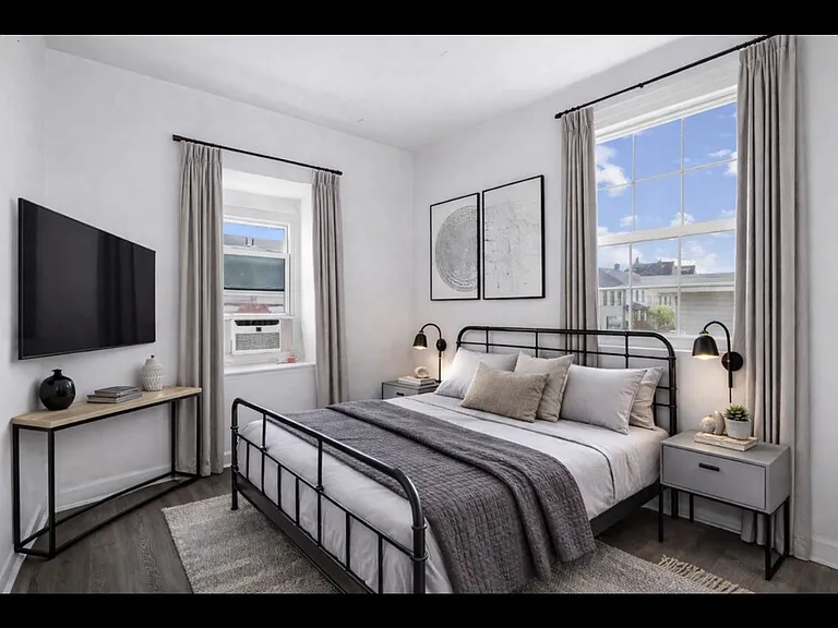 1113 Ferry St #3 — Photo 3