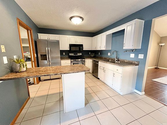 4th image of 621 Woodland Springs Pl