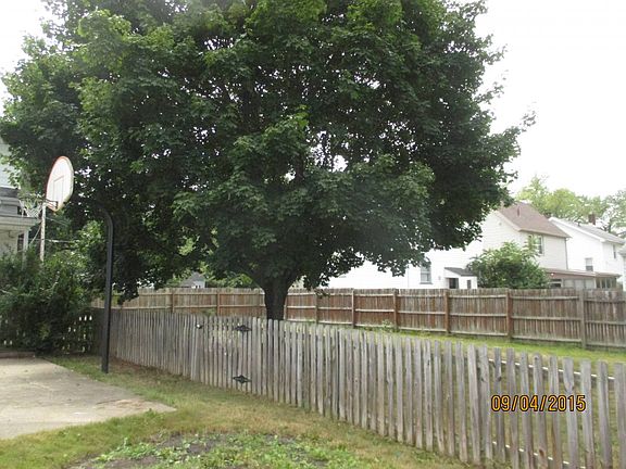 4th image of 56 Meadowbrook Ave