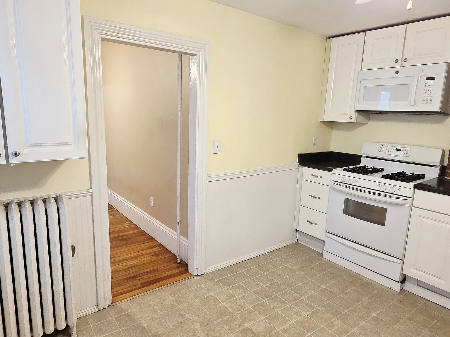 3 bed, 1300 sqft, $3,500 — Photo 2