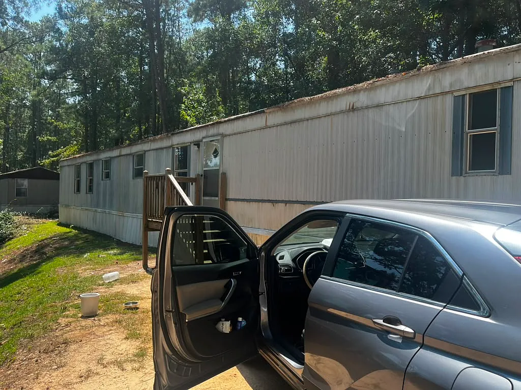 3 bed, 900 sqft, $1,100 — Photo 2