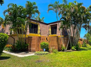 563 Springdale Cir, Palm Springs, FL 33461