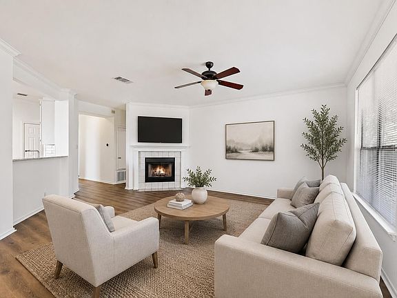 4th image of 1605 Azalea Dr
