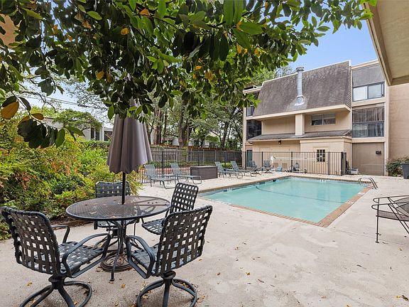 2nd image of 4044 Buena Vista St #221