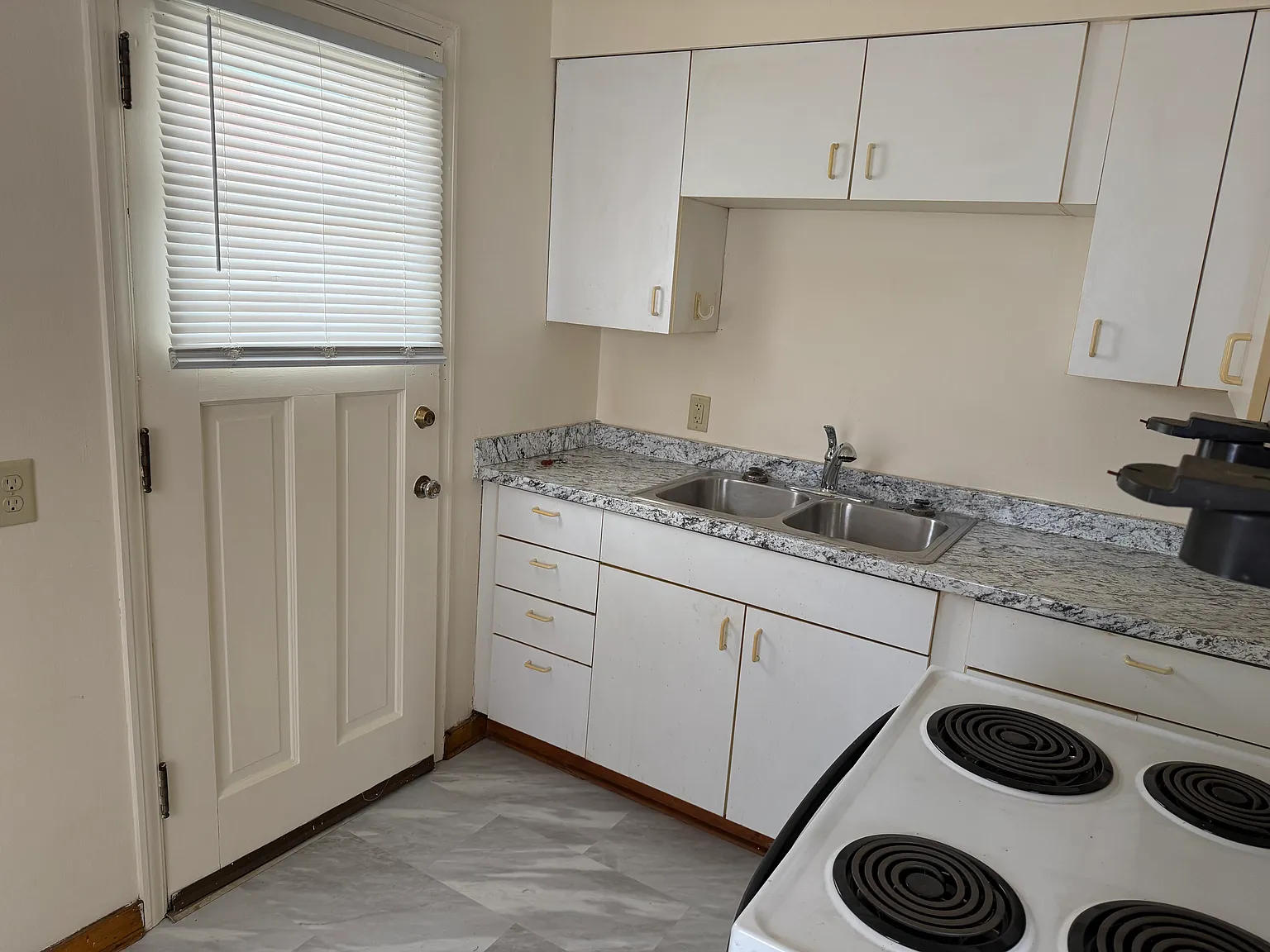 2 bed, 750 sqft, $1,295 — Photo 2