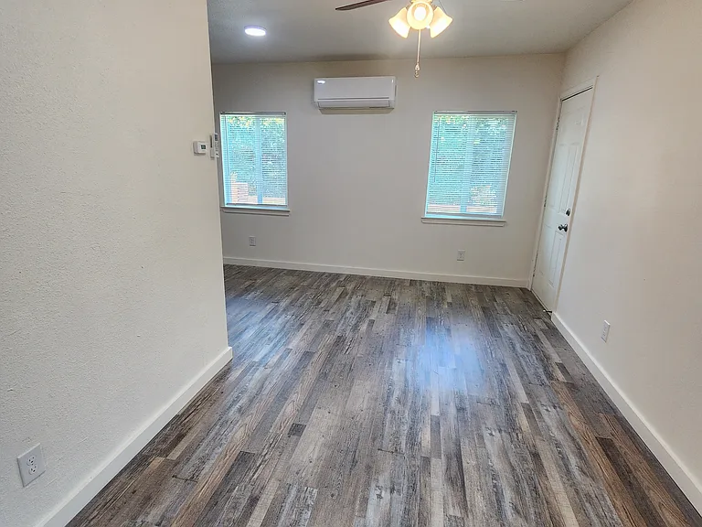 211 N Park St — Photo 17